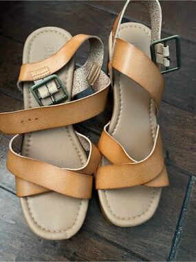 Dunes Patsy Studded Block Heel Sandals | Cognac Tan | Size 9